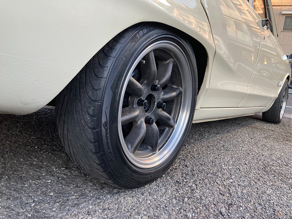 日産 スカイライン　4ドア(13枚目)