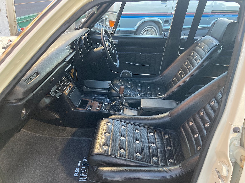 日産 スカイライン　4ドア(16枚目)