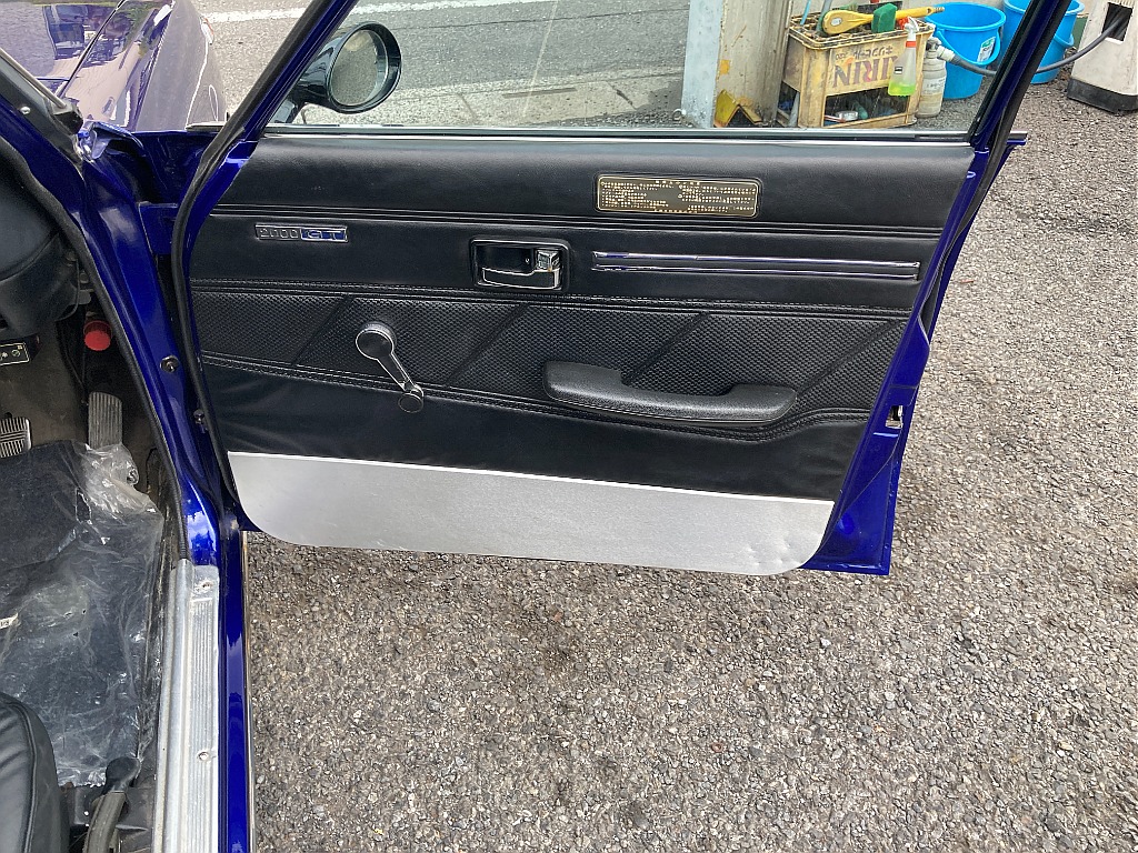 日産 スカイライン　4ドア(17枚目)