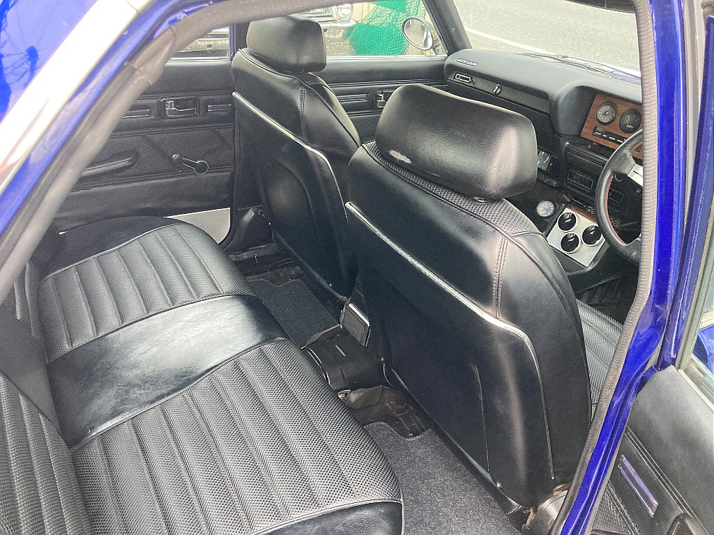 日産 スカイライン　4ドア(19枚目)