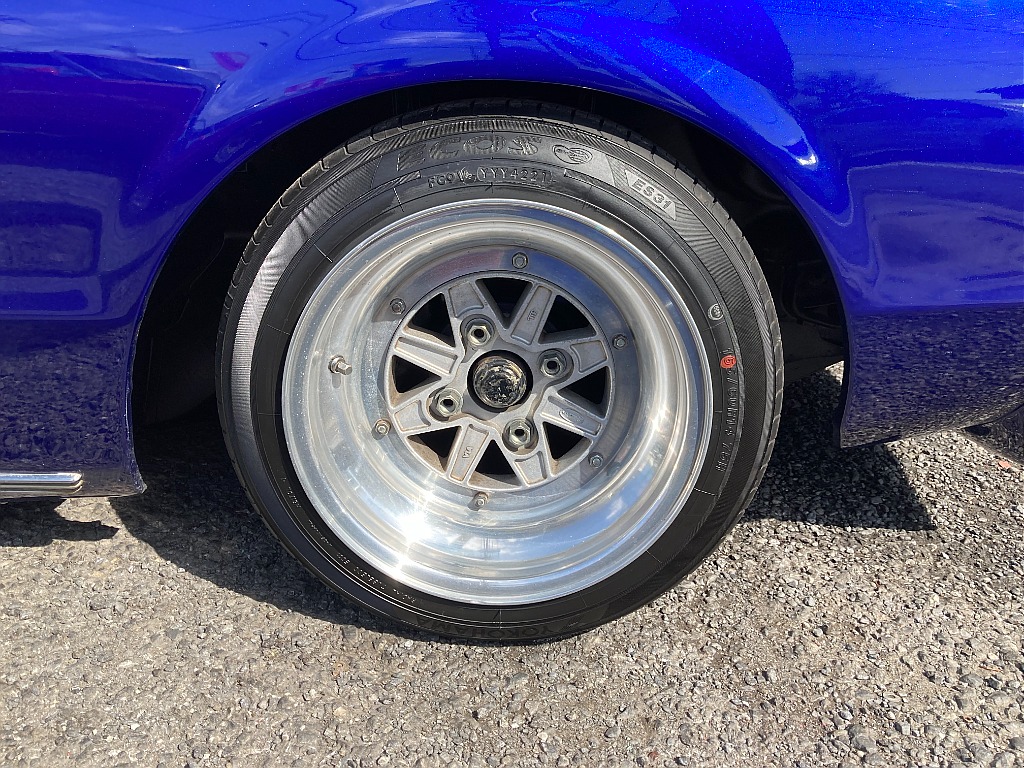 日産 スカイライン　4ドア(3枚目)