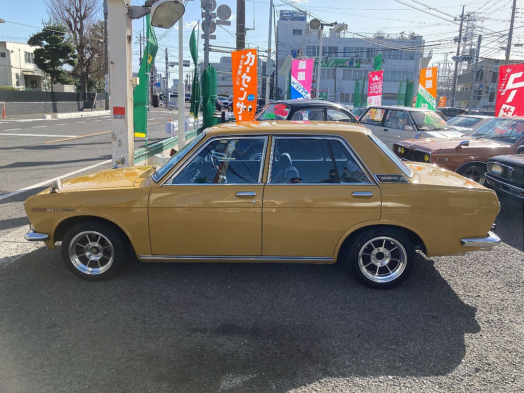 日産 ブルーバード　4ドア(10枚目)