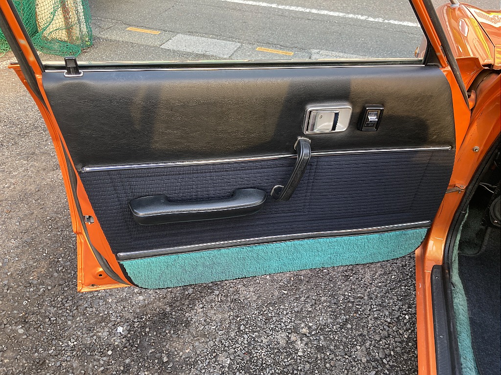 トヨタ チェイサー　4ドア(15枚目)