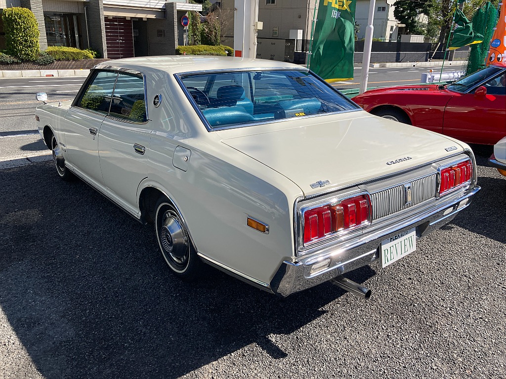 日産 グロリア　4ドアハードトップ(11枚目)