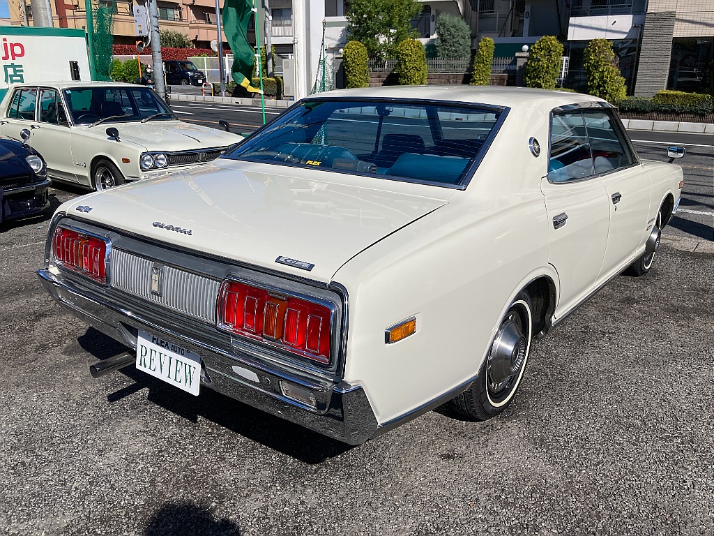 日産 グロリア　4ドアハードトップ(13枚目)