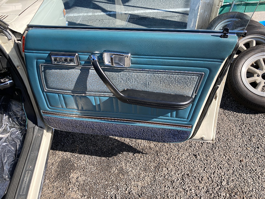 日産 グロリア　4ドアハードトップ(16枚目)