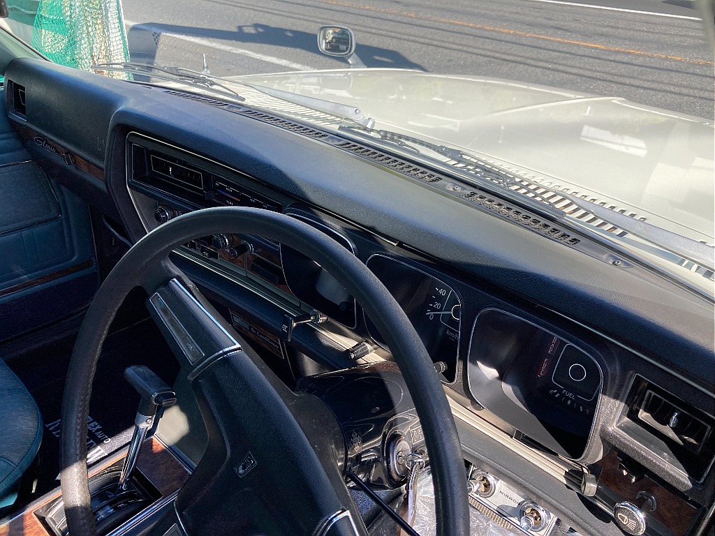 日産 グロリア　4ドアハードトップ(17枚目)