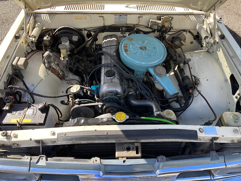 日産 グロリア　4ドアハードトップ(4枚目)