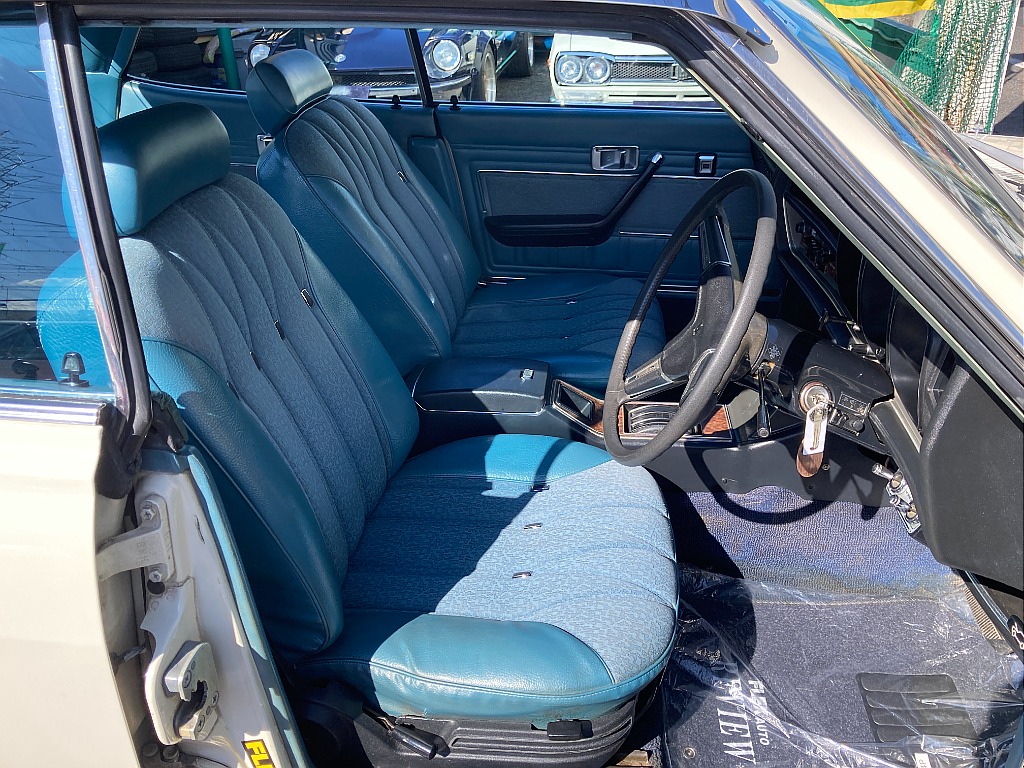 日産 グロリア　4ドアハードトップ(5枚目)