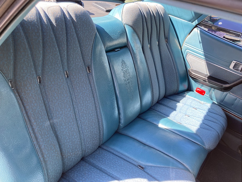 日産 グロリア　4ドアハードトップ(6枚目)