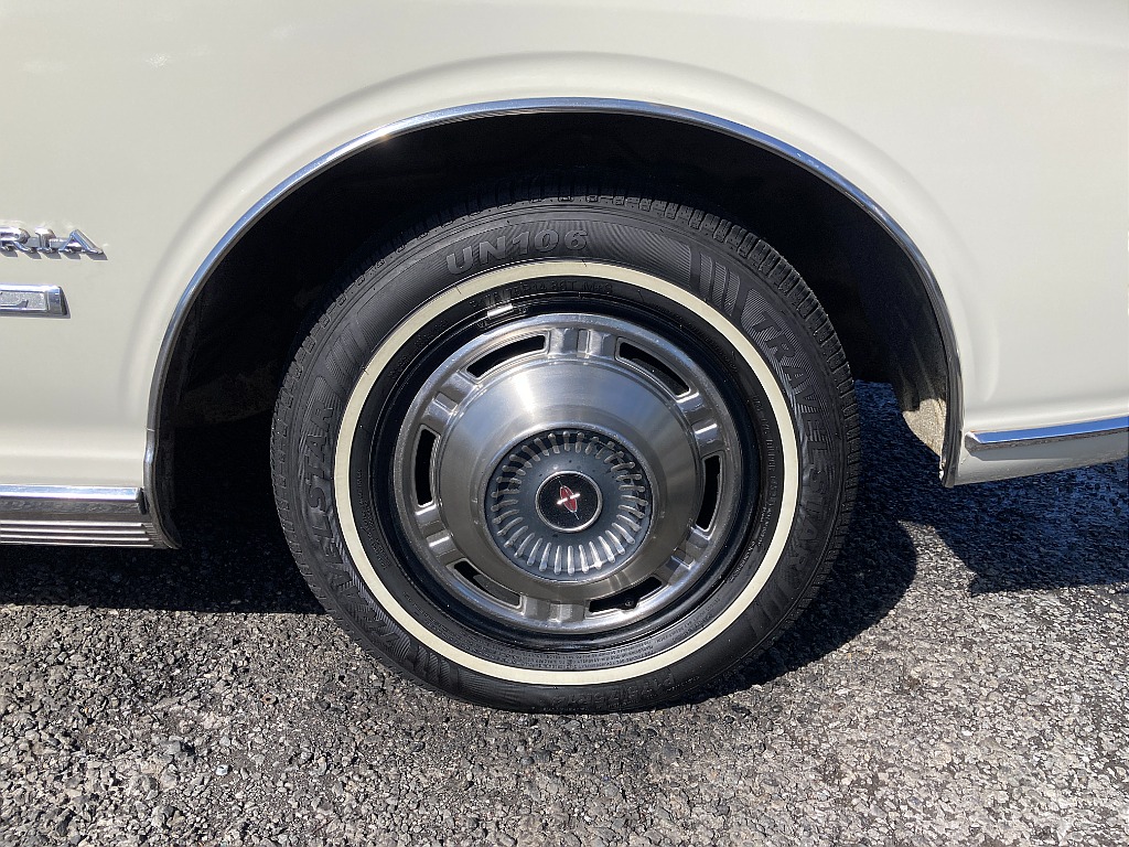 日産 グロリア　4ドアハードトップ(7枚目)