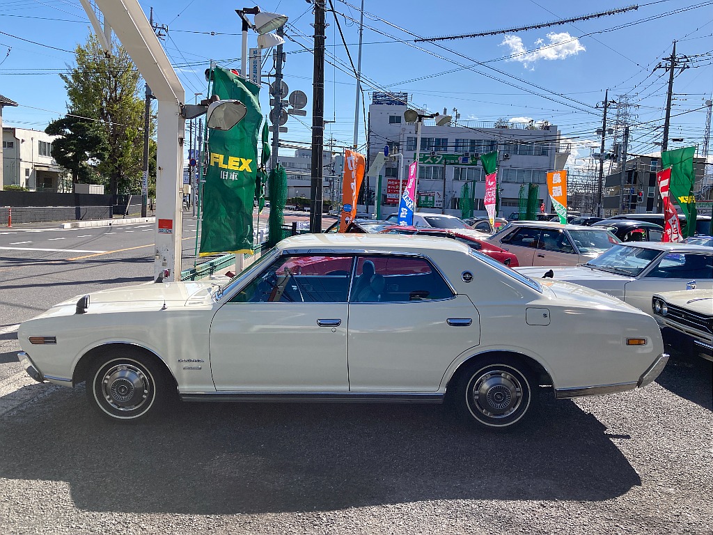日産 グロリア　4ドアハードトップ(10枚目)