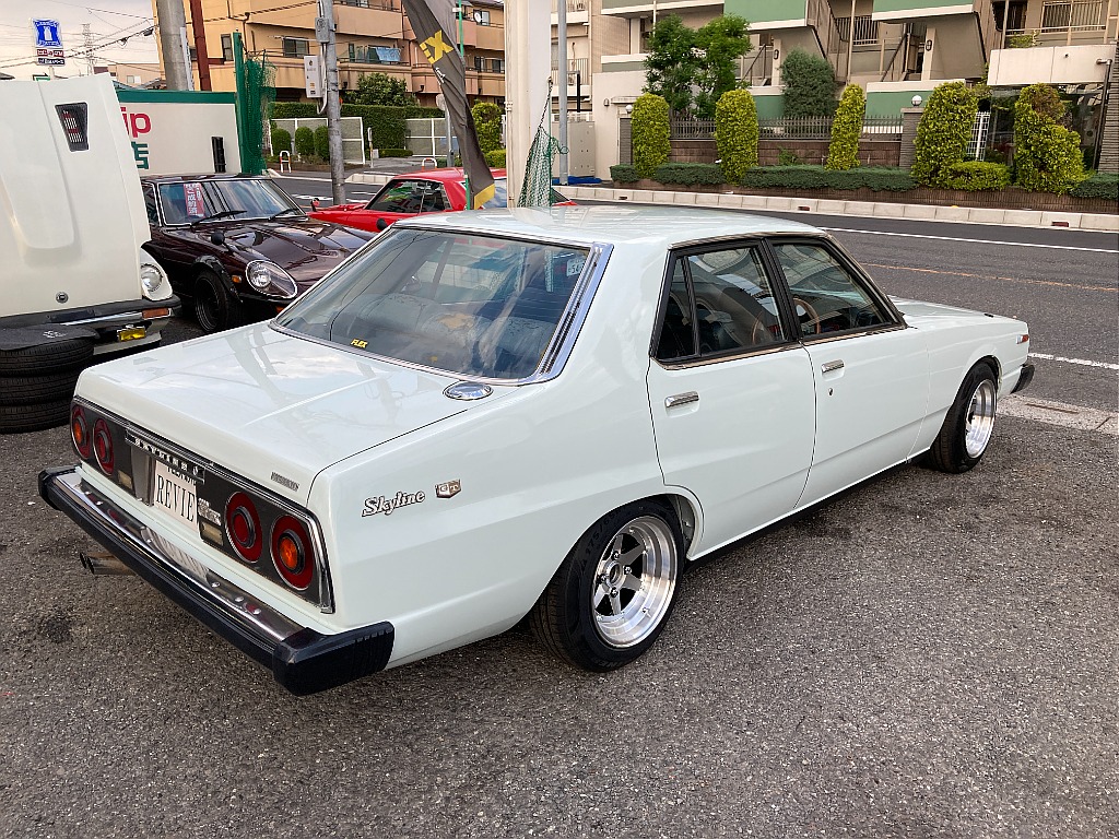日産 スカイライン　4ドア(2枚目)