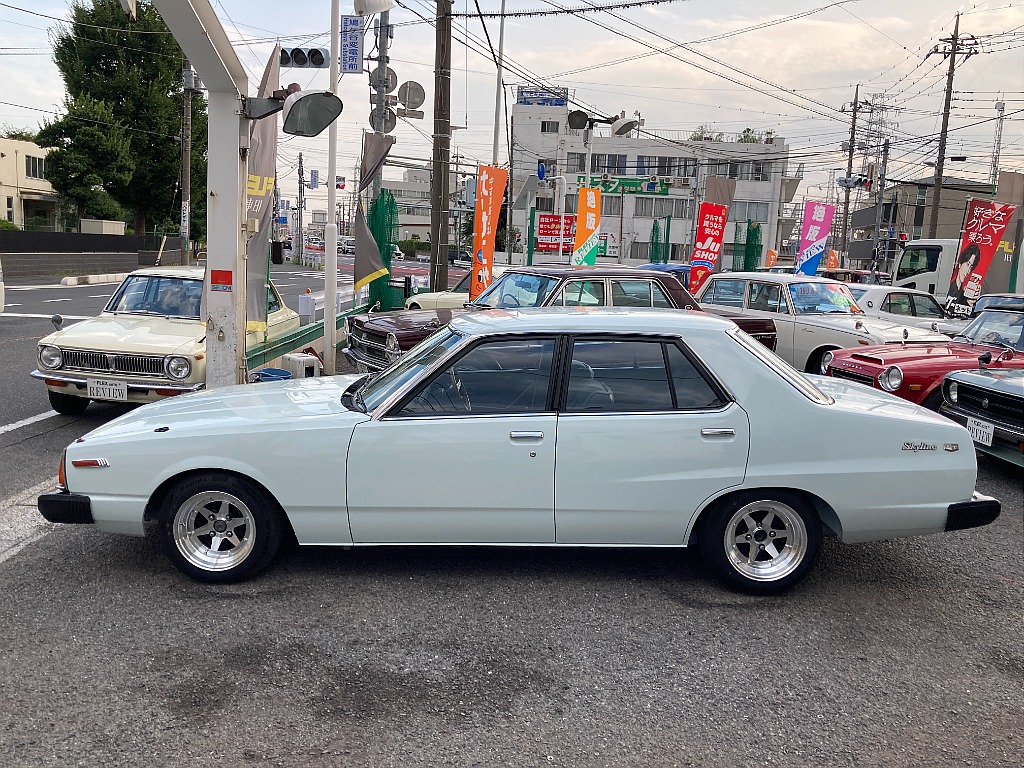 日産 スカイライン　4ドア(9枚目)