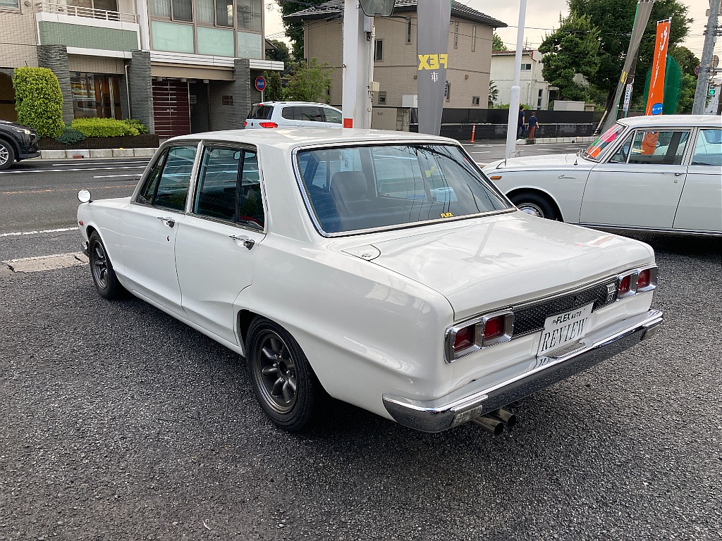 日産 スカイライン　4ドア(11枚目)