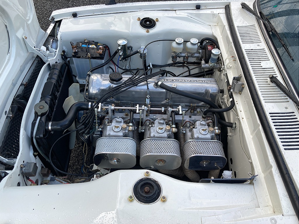 日産 スカイライン　4ドア(4枚目)