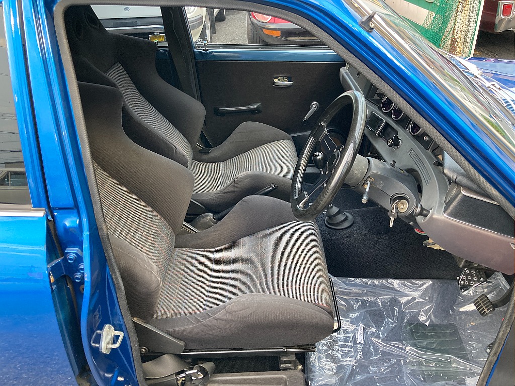 日産 サニー　4ドアセダン(5枚目)