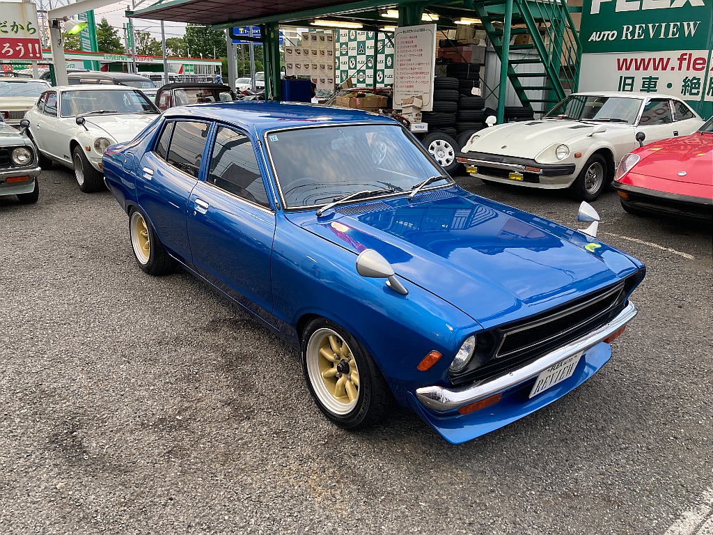 日産 サニー　4ドアセダン(1枚目)