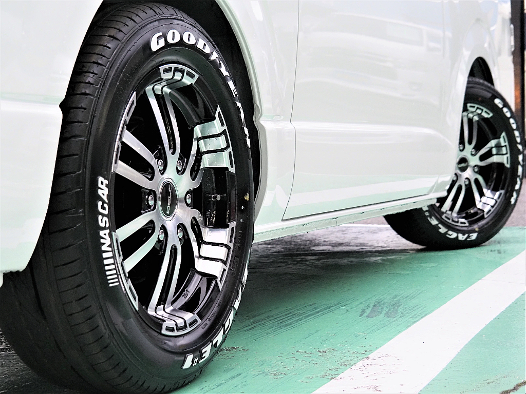 ＧＯＯＤＹＥＡＲ１７インチナスカータイヤ♪