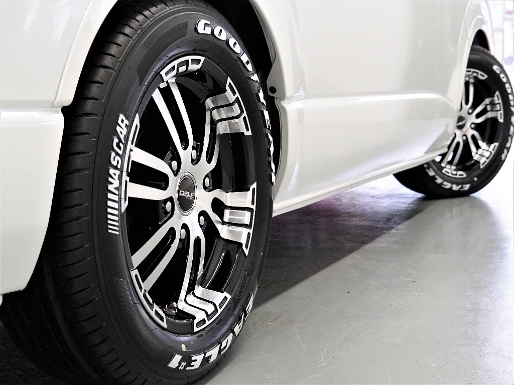 ＧＯＯＤＹＥＡＲ１７インチナスカータイヤ♪