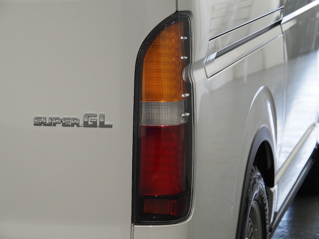 トヨタ ハイエースバン 5D2.8DTスーパーGLダークプライムⅡL 4WD パーキングサポート 愛知県の詳細画像 その9