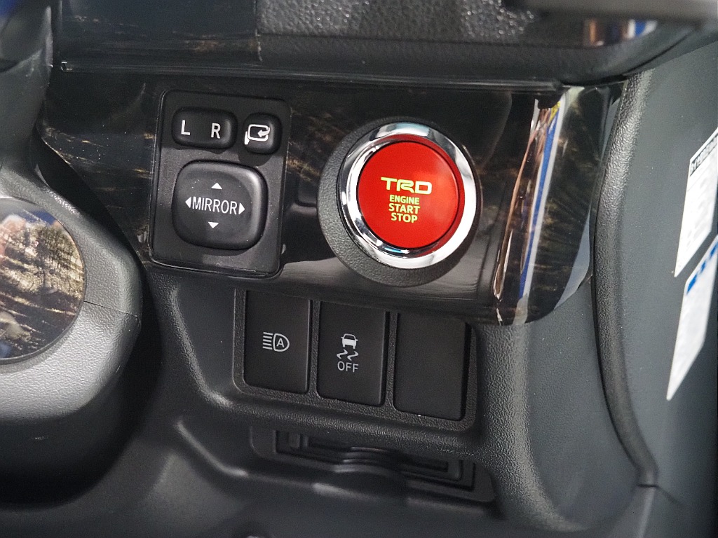 カスタムディーゼル4WD！！スライドフロア・11ナビ・ヒッチメンバー♪