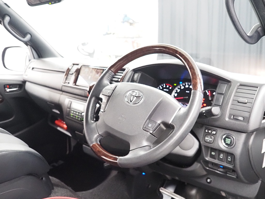 H30年式/50THアニバーサリー/ディーゼル2.8L/4WD