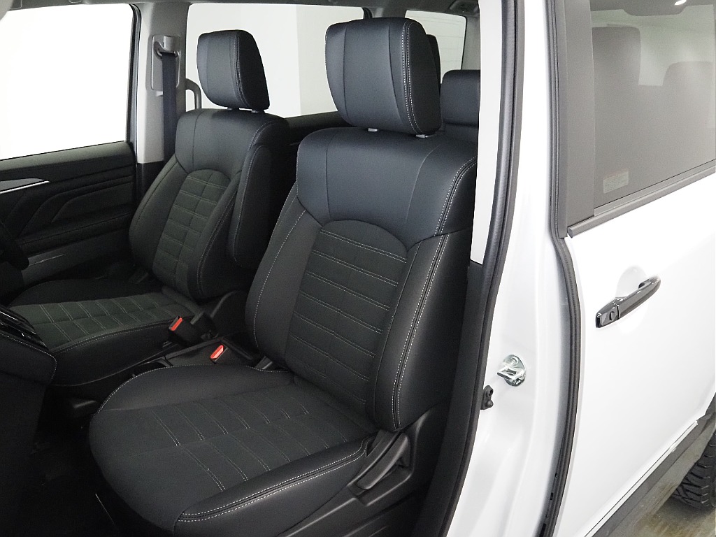 【FLEX DELICA/D5ディーゼルターボ2.2L/CHAMONIX】アクティブを全開に楽しむ！内外装フルカスタム♪