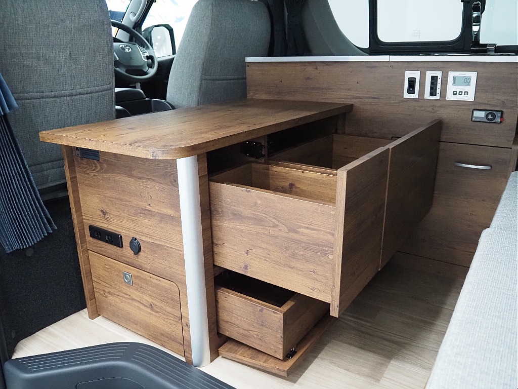 FLEXオリジナルキャンピングカーMOBYDICKNH-TYPEⅡガソリン２WDモデル入庫致しました。