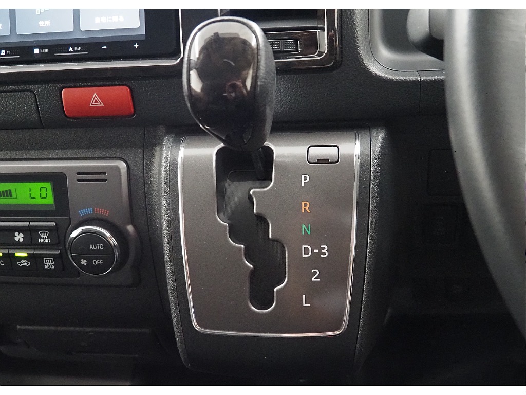 【H28年式/3.0Lディーゼルターボ/4WD/両側小窓付き】安心のディーゼル4WDに新品AWを装着♪