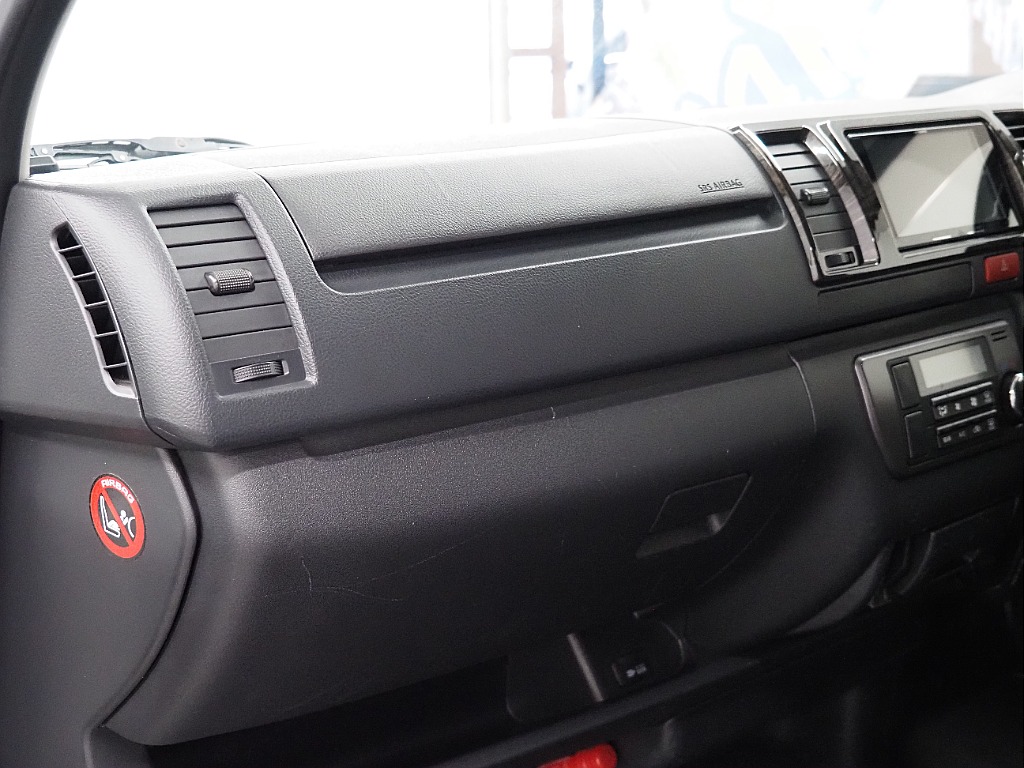 【H28年式/3.0Lディーゼルターボ/4WD/両側小窓付き】安心のディーゼル4WDに新品AWを装着♪