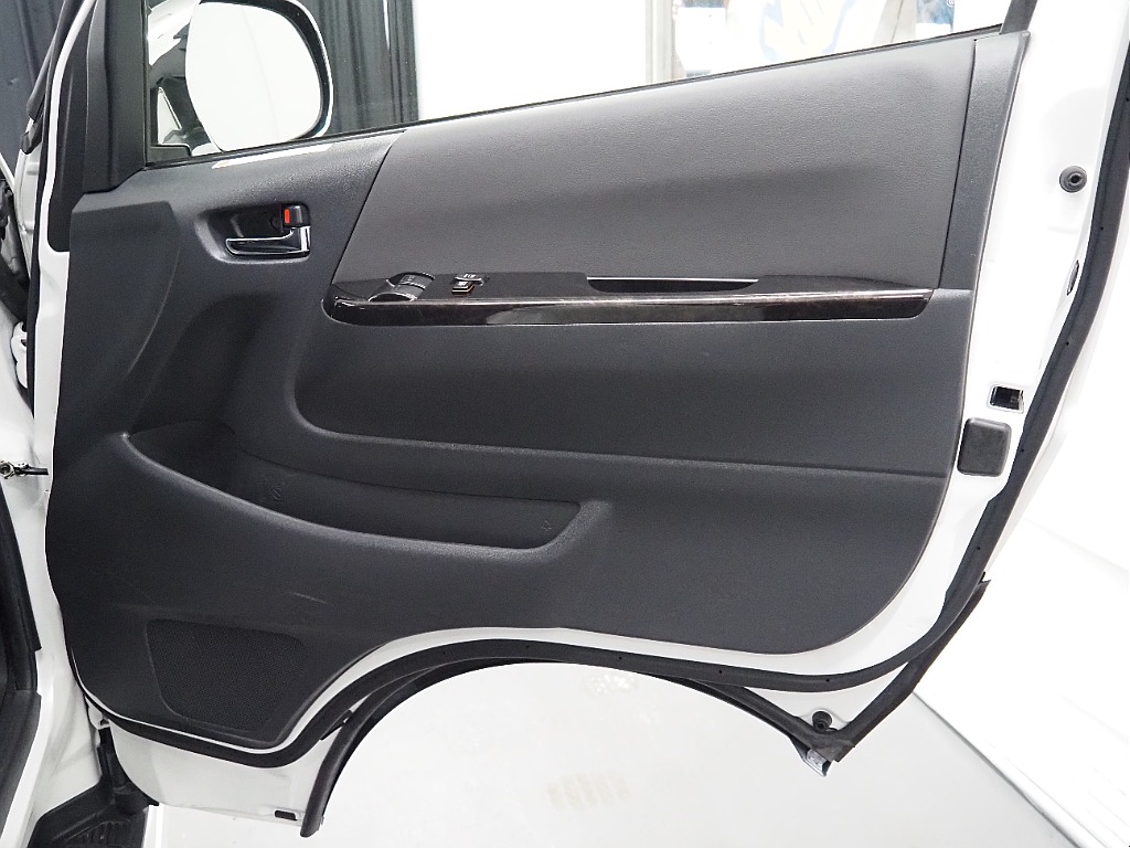 【H28年式/3.0Lディーゼルターボ/4WD/両側小窓付き】安心のディーゼル4WDに新品AWを装着♪