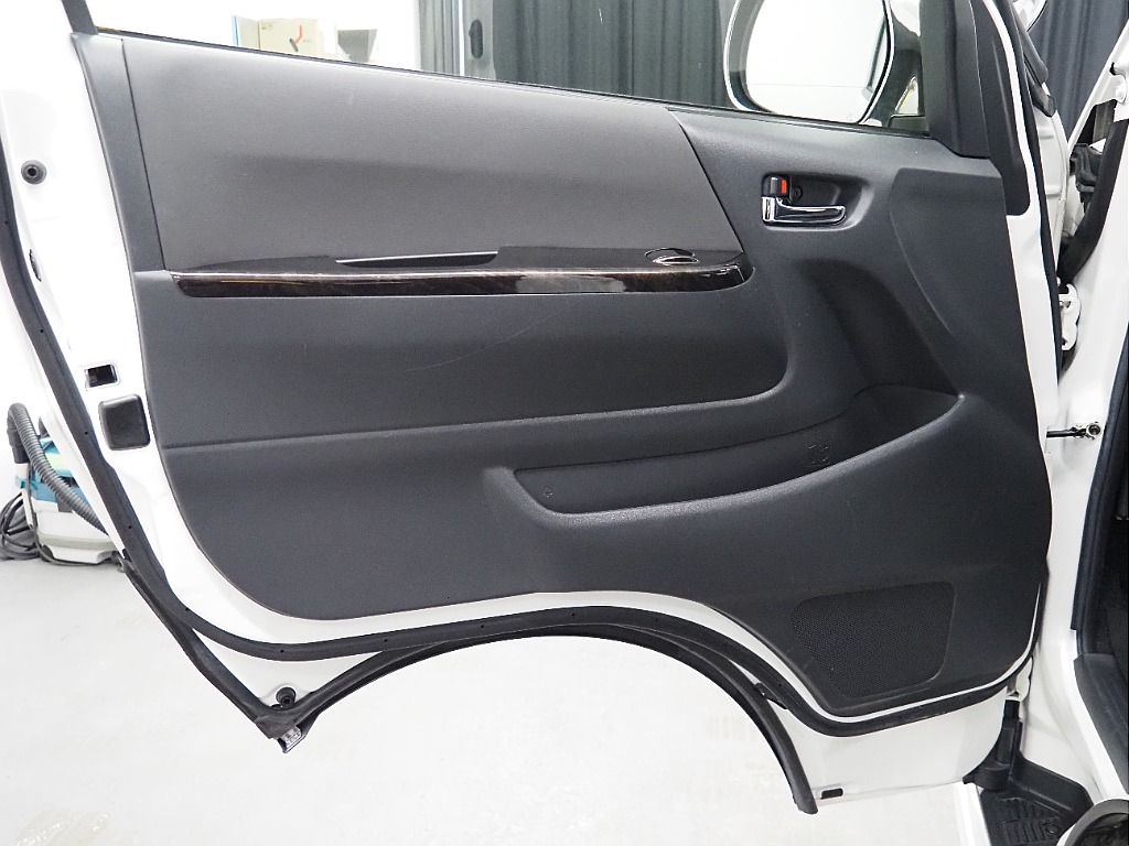 【H28年式/3.0Lディーゼルターボ/4WD/両側小窓付き】安心のディーゼル4WDに新品AWを装着♪