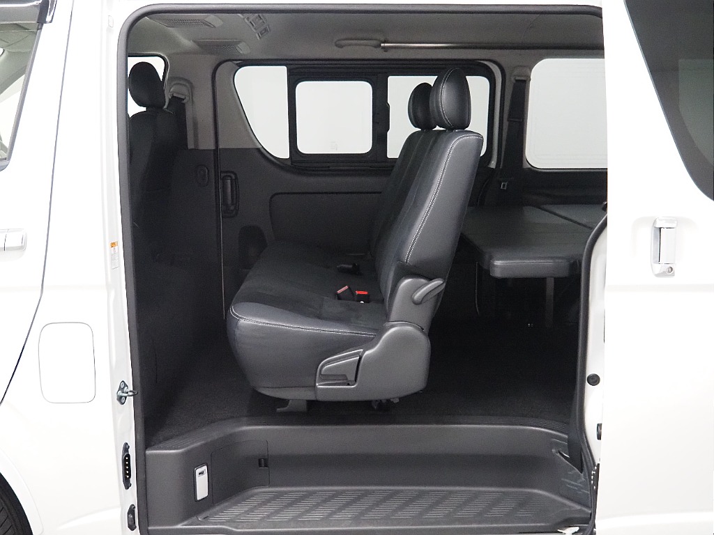 【H28年式/3.0Lディーゼルターボ/4WD/両側小窓付き】安心のディーゼル4WDに新品AWを装着♪