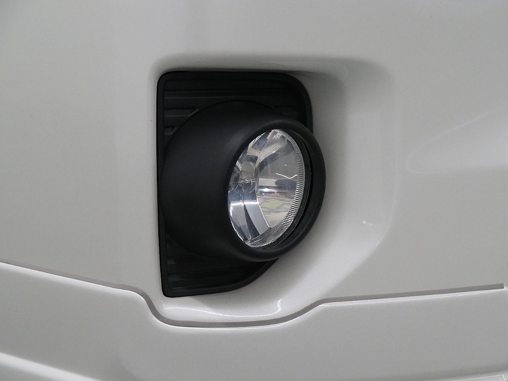 【H28年式/3.0Lディーゼルターボ/4WD/両側小窓付き】安心のディーゼル4WDに新品AWを装着♪