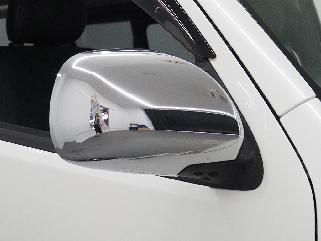 【H28年式/3.0Lディーゼルターボ/4WD/両側小窓付き】安心のディーゼル4WDに新品AWを装着♪