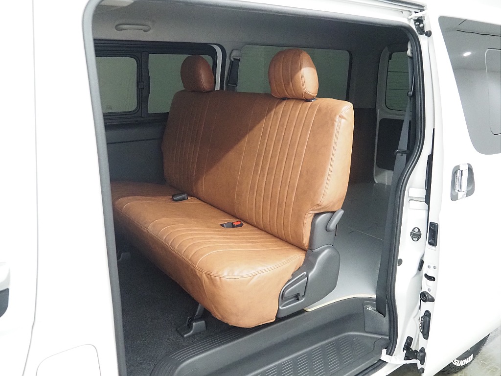 【R4年式/ディーゼル2WD/ハイエースバン/両側小窓付き】6型ベースのオフロードPKG♪