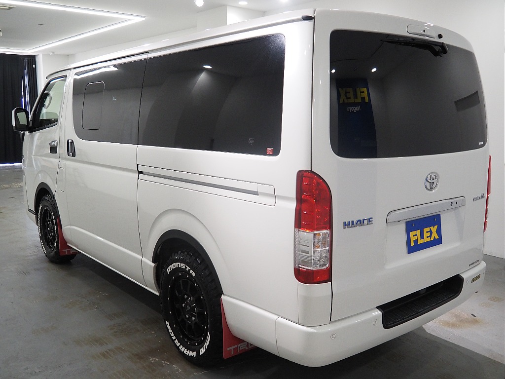 【R4年式/ディーゼル2WD/ハイエースバン/両側小窓付き】6型ベースのオフロードPKG♪