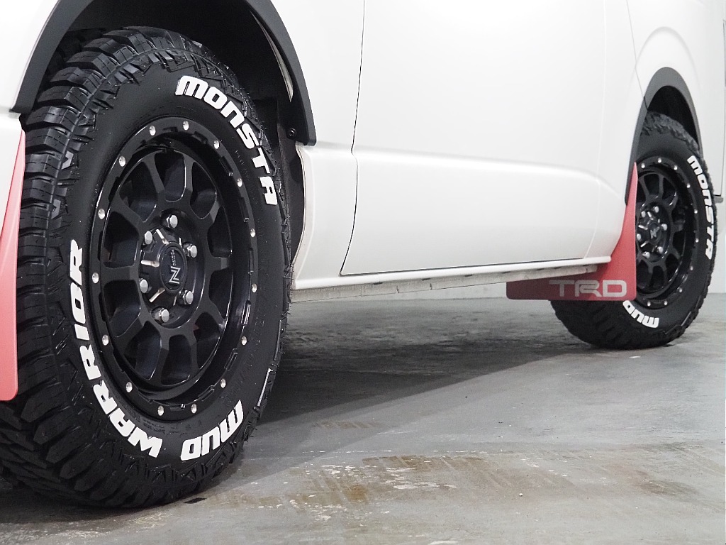 【R4年式/ディーゼル2WD/ハイエースバン/両側小窓付き】6型ベースのオフロードPKG♪