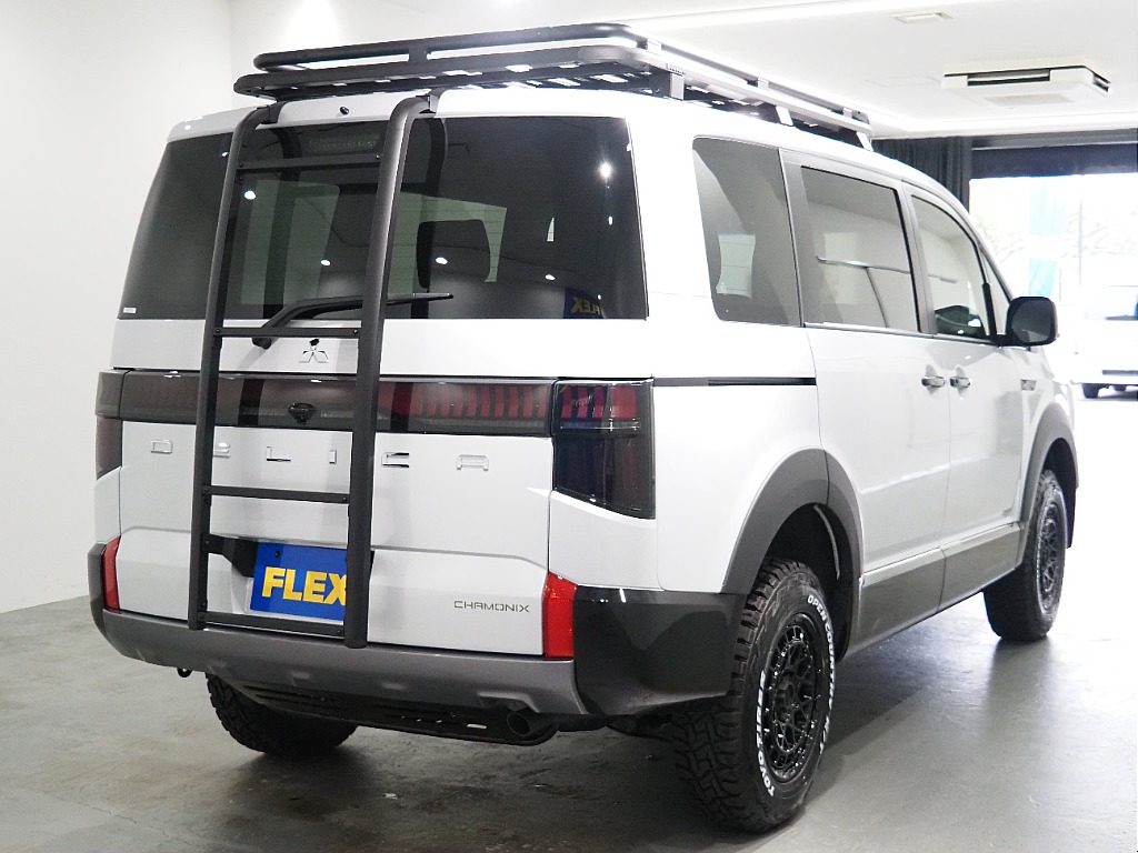 【FLEX　DELICA/新車登録済み未使用車/CHAMONIX】外装に纏った装備は他を圧倒すること間違いなし！