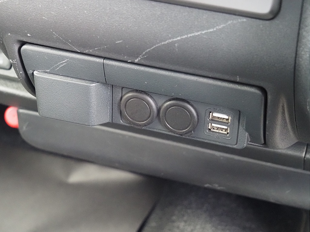 【Renoca　CoastLines/R3年式/ハイエースバン2.0L/オールペイント】角目4灯オールペイント♪【全国納車可能】