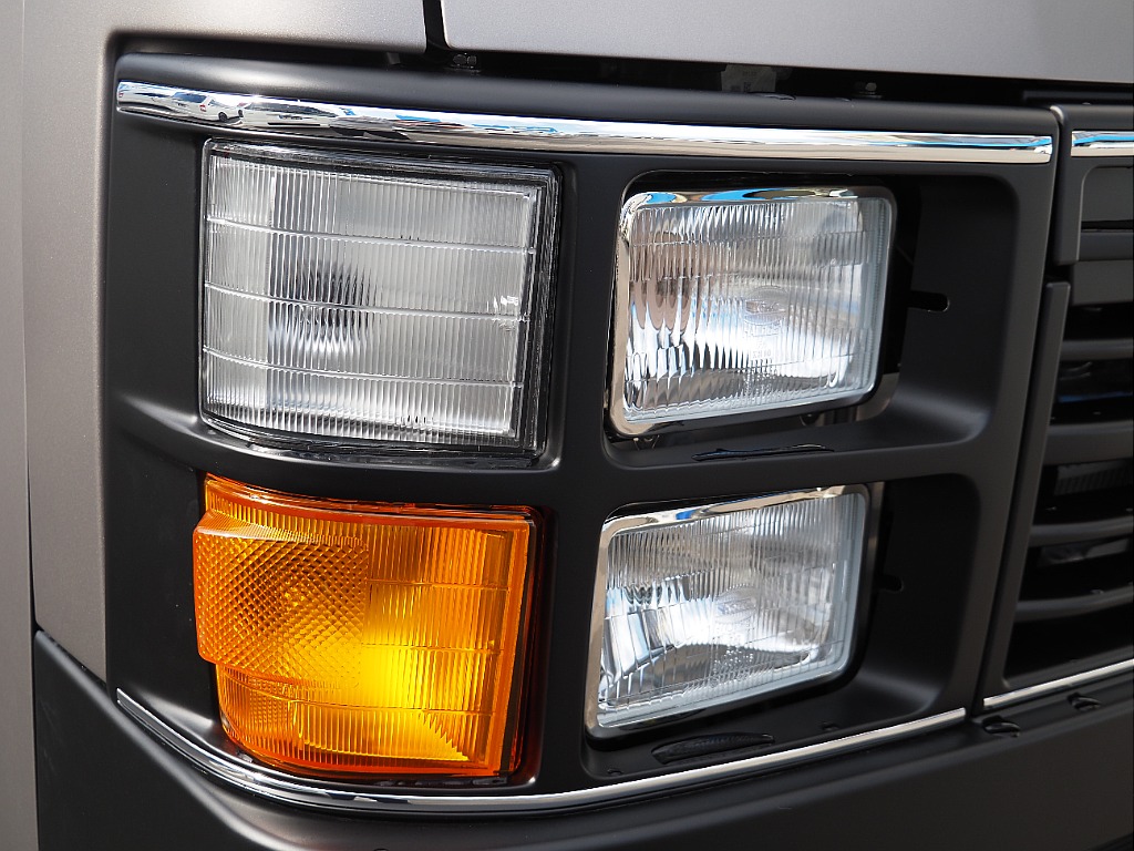 【Renoca　CoastLines/R3年式/ハイエースバン2.0L/オールペイント】角目4灯オールペイント♪【全国納車可能】