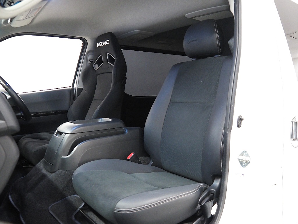 【H28年式/ハイエースバン/ディーゼル4WD/新品パーツをインストール】安心安全の4WD♪【全国納車可能】