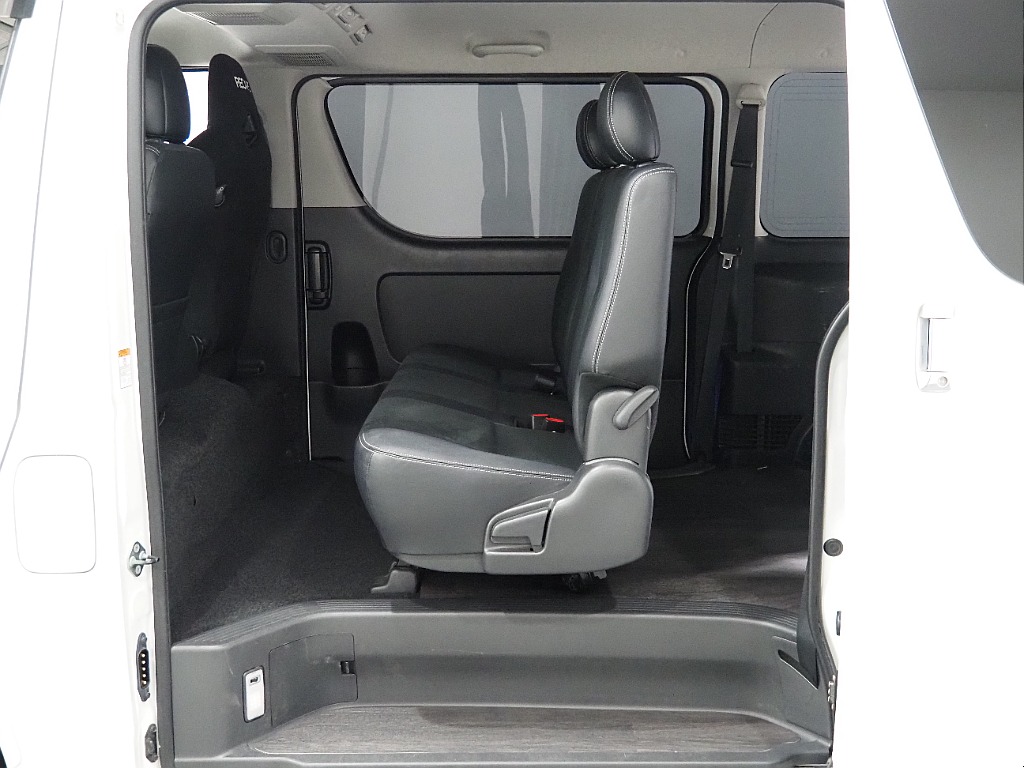 【H28年式/ハイエースバン/ディーゼル4WD/新品パーツをインストール】安心安全の4WD♪【全国納車可能】