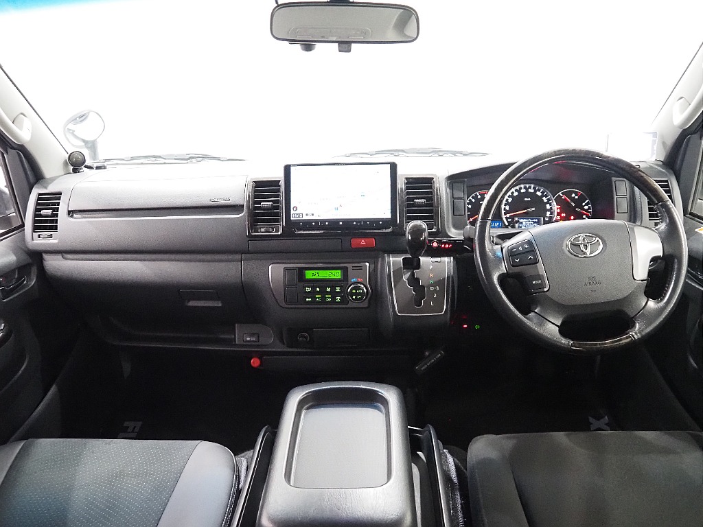 【H28年式/ハイエースバン/ディーゼル4WD/新品パーツをインストール】安心安全の4WD♪【全国納車可能】