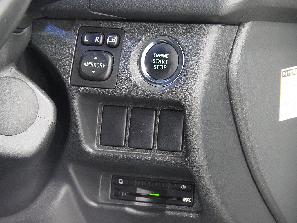 【H28年式/ハイエースバン/ディーゼル4WD/新品パーツをインストール】安心安全の4WD♪【全国納車可能】