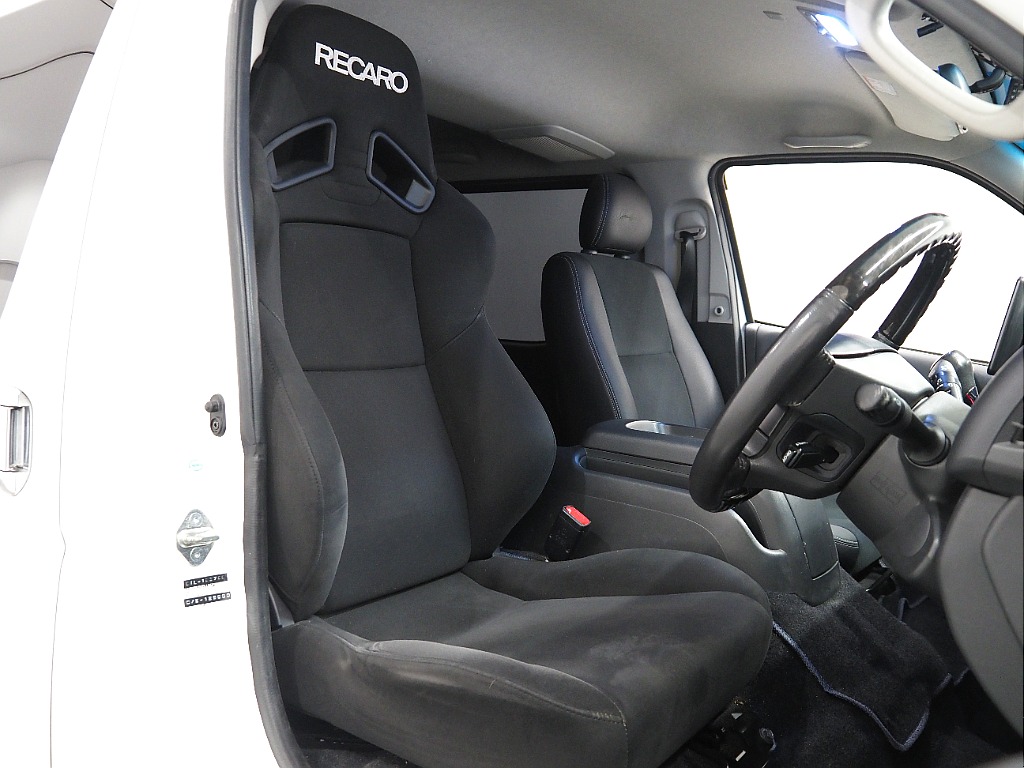 【H28年式/ハイエースバン/ディーゼル4WD/新品パーツをインストール】安心安全の4WD♪【全国納車可能】