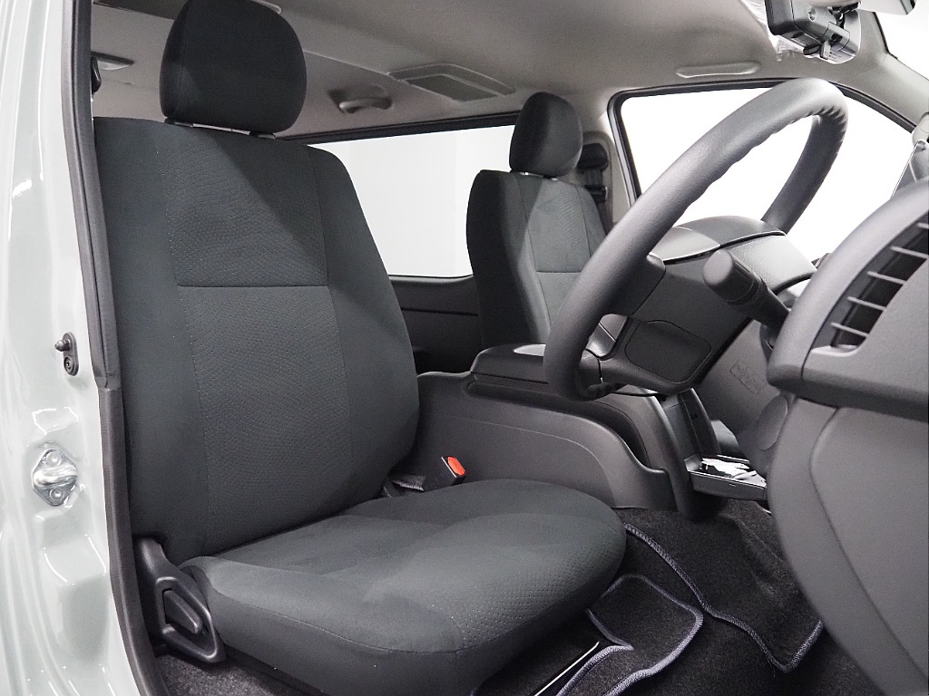 【ハイエースバン/ディーゼル4WD/アースカラーアーバンカーキ/BLACKEDITION】オフロードPKG【全国納車可能】