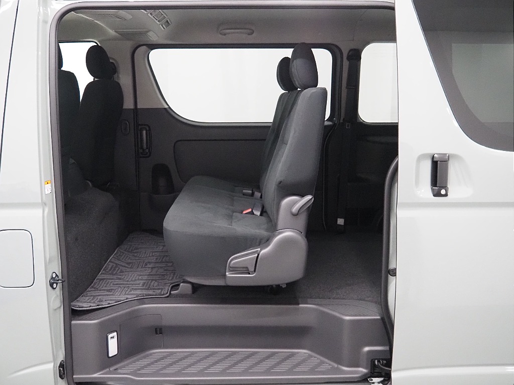 【ハイエースバン/ディーゼル4WD/アースカラーアーバンカーキ/BLACKEDITION】オフロードPKG【全国納車可能】