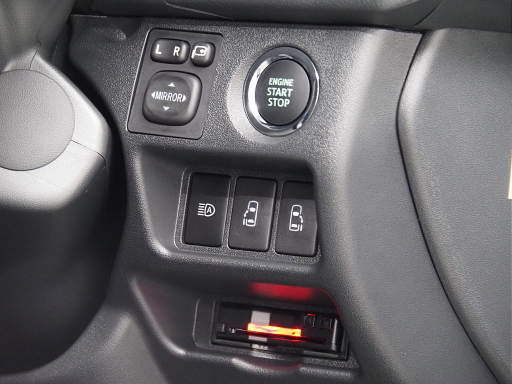 【ハイエースバン/ディーゼル4WD/アースカラーアーバンカーキ/BLACKEDITION】オフロードPKG【全国納車可能】